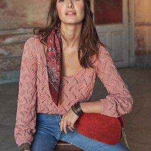 New with tags Sezane Yvette jumper in blush size small. Made in a Italy 🇮🇹